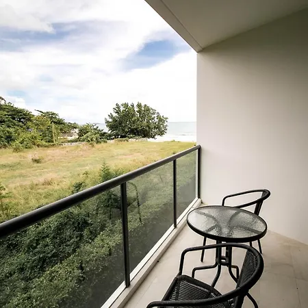 Escape Condominiums Beachfront Suites - Mae Phim Rayong Exterior photo