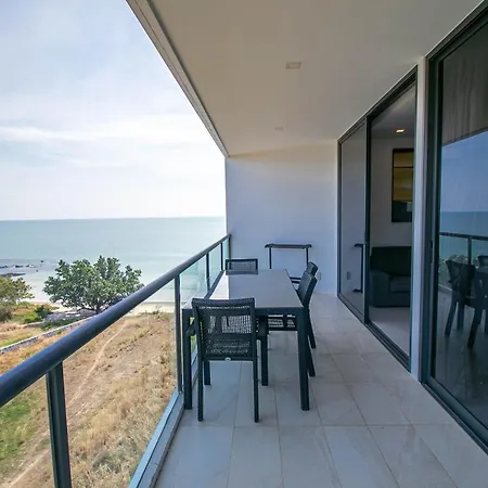 Escape Condominiums Beachfront Suites - Mae Phim Rayong Exterior photo