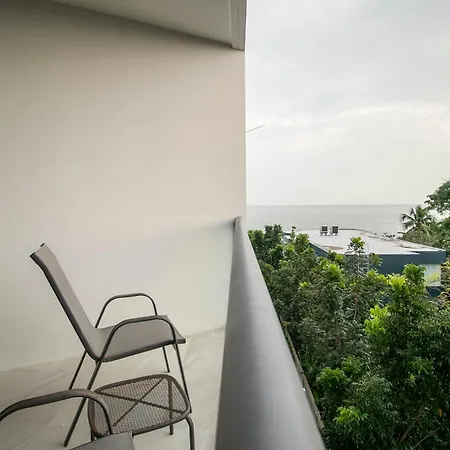 Escape Condominiums Beachfront Suites - Mae Phim Rayong Exterior photo