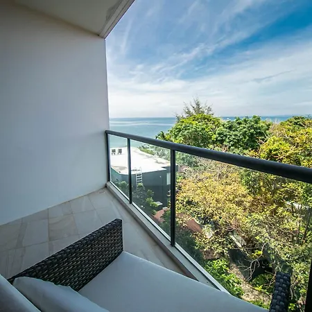 Escape Condominiums Beachfront Suites - Mae Phim Rayong Exterior photo