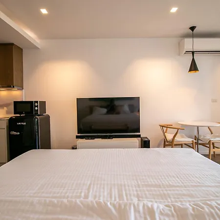 Escape Condominiums Beachfront Suites - Mae Phim Rayong Exterior photo
