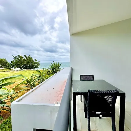 Escape Condominiums Beachfront Suites - Mae Phim Rayong Exterior photo