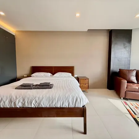 Escape Condominiums Beachfront Suites - Mae Phim Rayong Exterior photo
