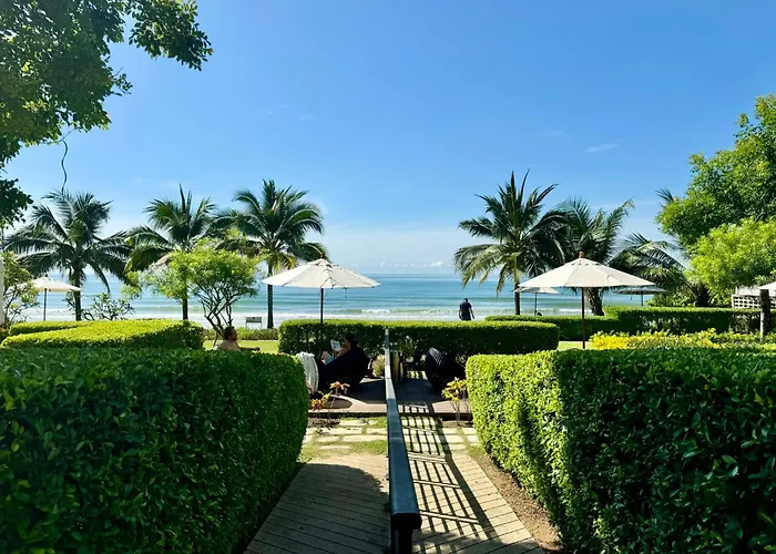 Escape Condominiums Beachfront Suites - Mae Phim